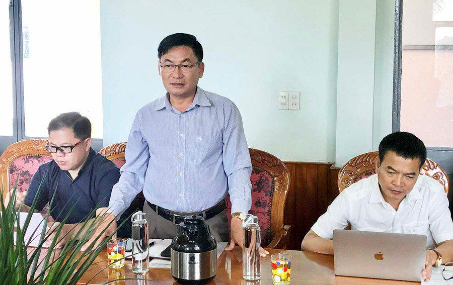 Tổng Biên tập Báo Gia Lai Huỳnh Kiên phát biểu trao đổi với lãnh đạo Huyện ủy, UBND huyện Chư Păh. Ảnh: Lê Nam Tổng Biên tập Báo Gia Lai Huỳnh Kiên phát biểu trao đổi với lãnh đạo Huyện ủy, UBND huyện Chư Păh. Ảnh: Lê Nam