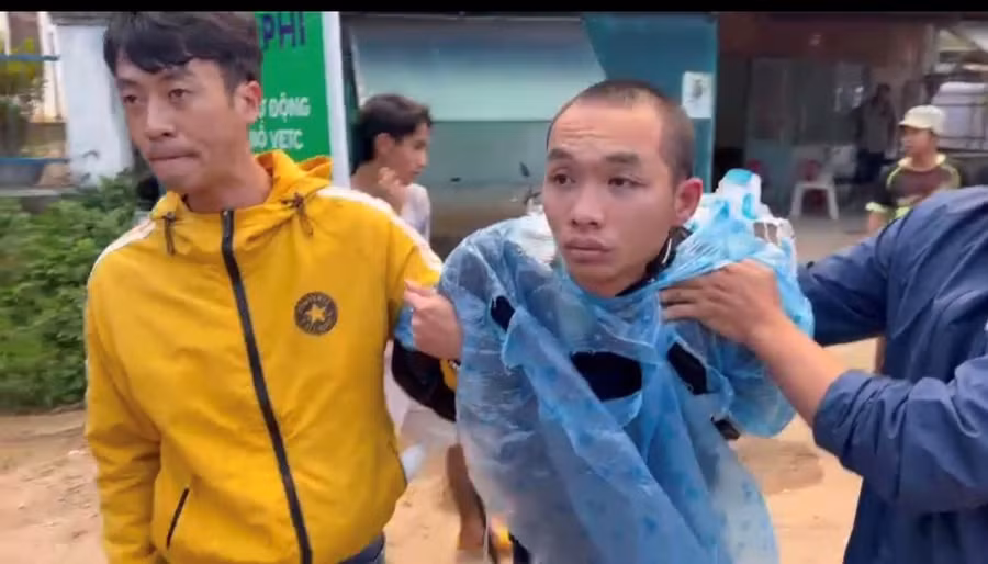 K' Duy bị bắt tại trạm thu phí Định An. Ảnh: Công an cung cấp