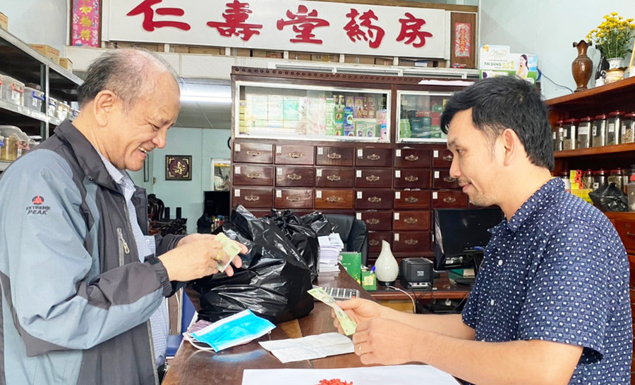 Các nhà thuốc Đông y truyền thống vẫn là địa chỉ đáng tin cậy của nhiều người dân. Ảnh: Sơn Ca