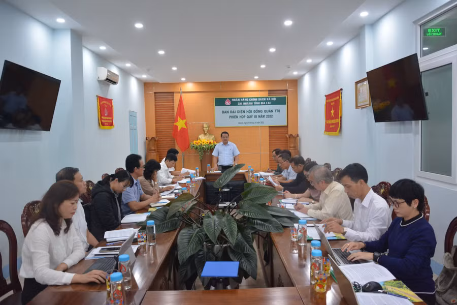 Ban đại diện HĐQT NHCSXH Chi nhánh tỉnh tổ chức phiên họp quý III năm 2022. Ảnh: Sơn Ca.