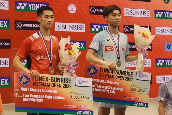  Naraoka Kodai (phải) và Sun Fei-xiang