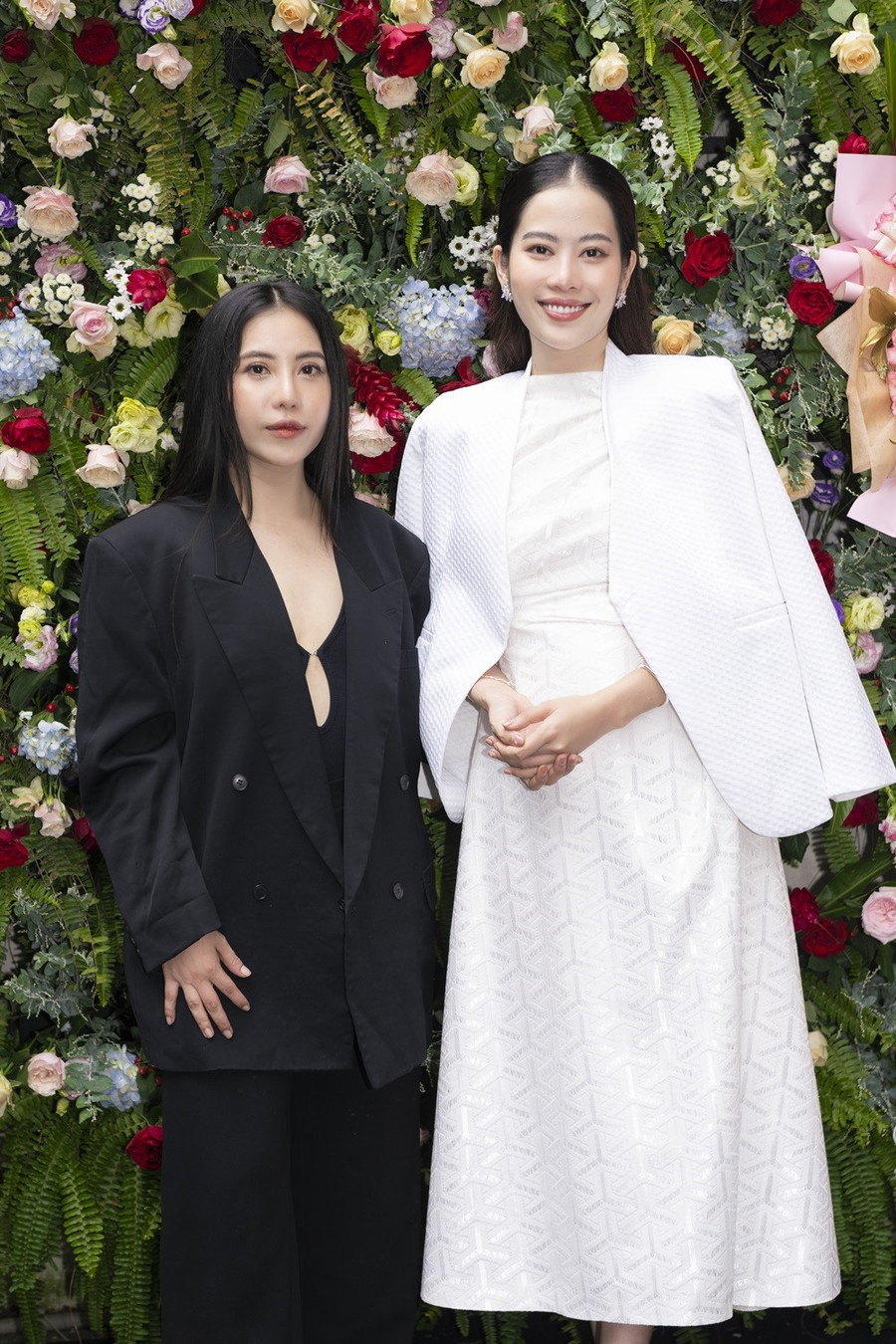 Nói về hướng đi mới của mình, Nam Em khẳng định bản thân cô từng là nghệ sĩ trẻ, trải qua không ít khó khăn: “Nam Em thấu hiểu và đồng cảm với các bạn trẻ trong hành trình khẳng định mình nên Nam Em muốn giúp sức để đưa các bạn đến gần hơn với công chúng. Nếu có sản phẩm phù hợp, Nam Em cũng muốn được hợp tác cùng các bạn, để cảm nhận năng lượng, sự nhiệt huyết của các bạn. Đó là sự cộng hưởng giữa những nghệ sĩ để cho ra các sản phẩm tốt hơn”.