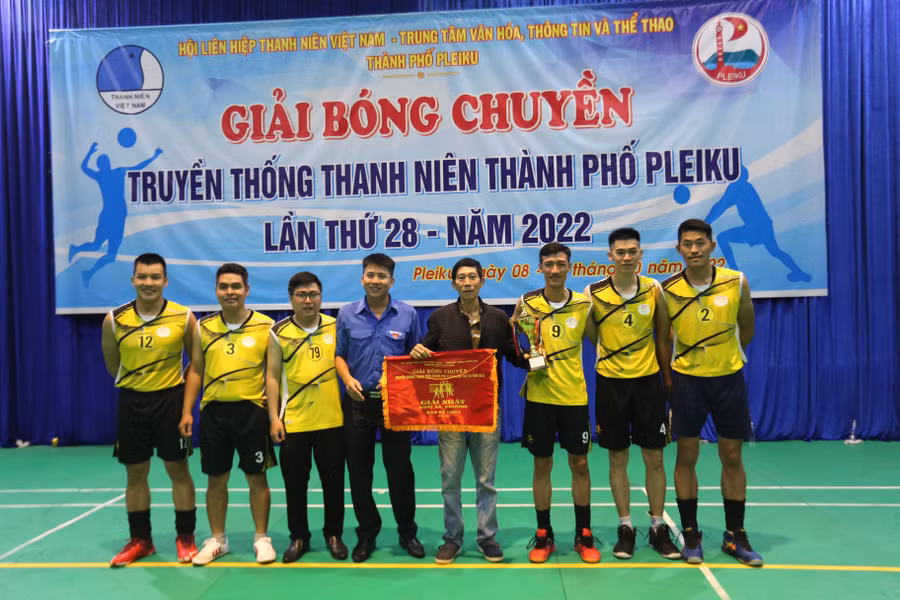 Đội bóng phường Yên Thế giành chức vô địch khối xã, phường Ảnh Văn Ngọc