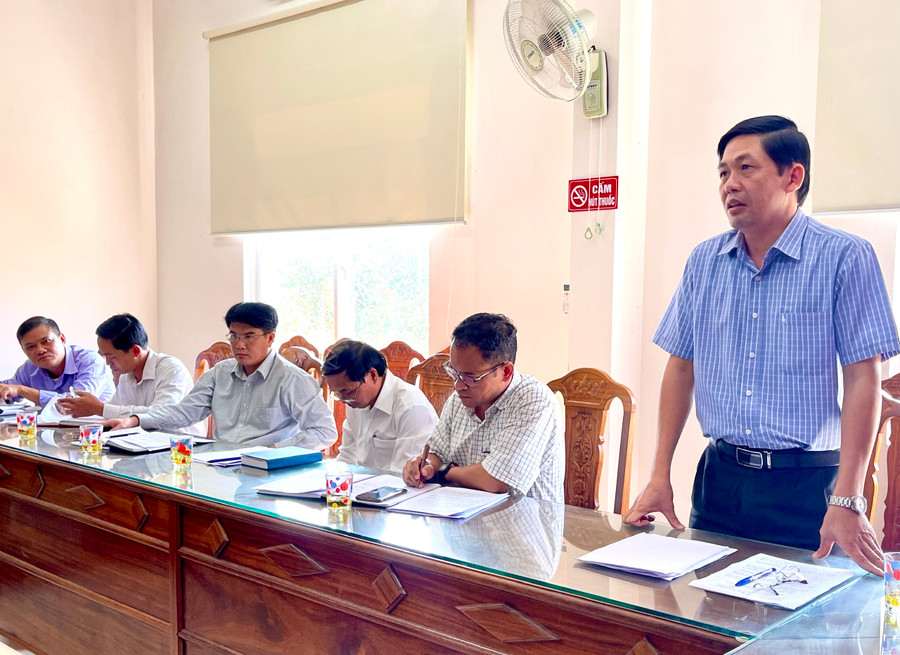 Bí thư Huyện ủy Kbang Nguyễn Hữu Tuyến thống nhất chủ trương bố trí kinh phí thực hiện công tác tuyên truyền với Báo Gia Lai, Đài Phát thanh-Truyền hình tỉnh trong thời gian đến.