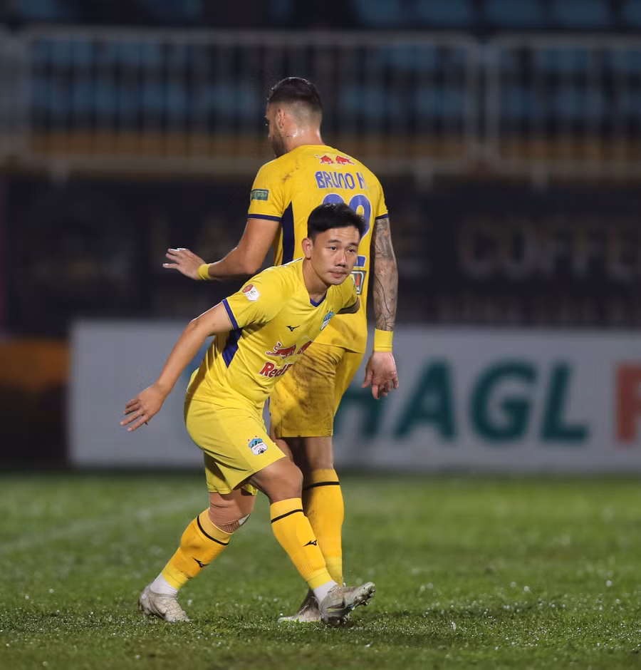 Minh Vương muốn ở lại cống hiến cho HAGL. Ảnh: Minh Trần