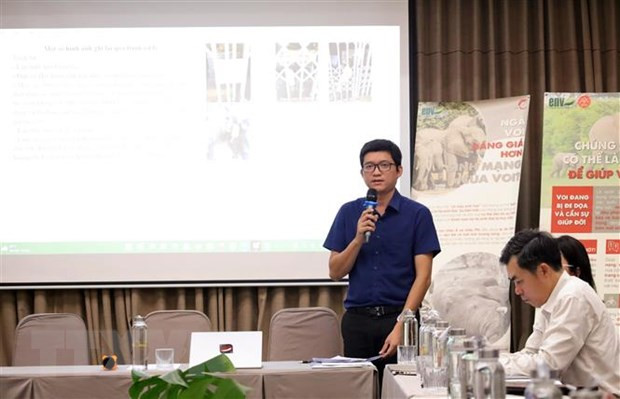 Đại diện Chi cục Kiểm lâm tỉnh Đắk Lắk thông tin về công tác kiểm tra, quản lý động vật hoang dã và xử lý vi phạm liên quan đến ngà voi tại Đắk Lắk. Ảnh: Hoài Thu/TTXVN Đại diện Chi cục Kiểm lâm tỉnh Đắk Lắk thông tin về công tác kiểm tra, quản lý động vật hoang dã và xử lý vi phạm liên quan đến ngà voi tại Đắk Lắk. Ảnh: Hoài Thu/TTXVN