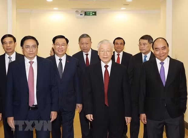 Tổng Bí thư Nguyễn Phú Trọng và các đồng chí lãnh đạo Đảng, Nhà nước cùng các đại biểu dự bế mạc Hội nghị lần thứ sáu Ban Chấp hành TW Đảng khóa XIII. Ảnh: Trí Dũng/TTXVN