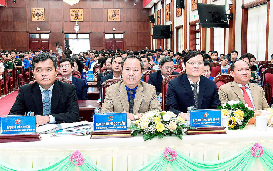 Thường trực Tỉnh ủy Gia Lai dự Đại hội đại biểu Đoàn TNCS Hồ Chí Minh tỉnh Gia Lai lần thứ XV. Ảnh: Đức Thụy Thường trực Tỉnh ủy Gia Lai dự Đại hội đại biểu Đoàn TNCS Hồ Chí Minh tỉnh Gia Lai lần thứ XV. Ảnh: Đức Thụy