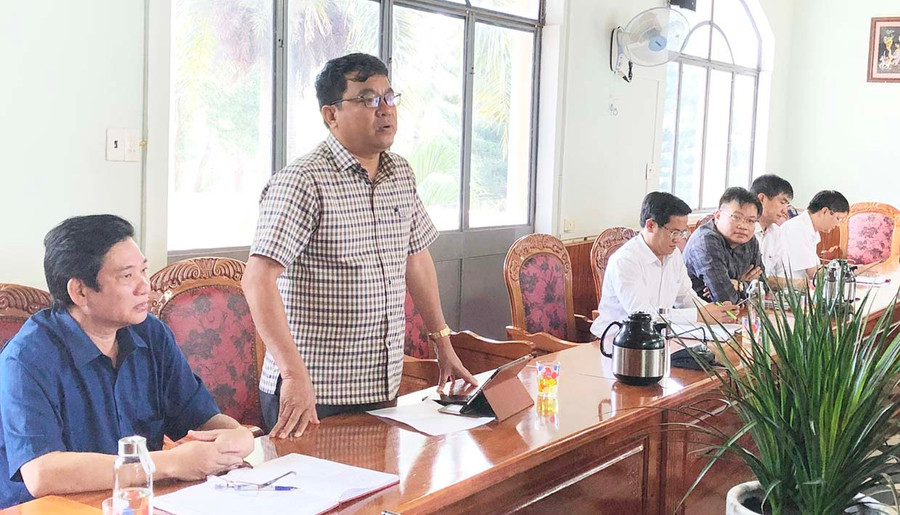 Ông Nay Kiên-Chủ tịch UBND huyện Chư Păh trao đổi với Đoàn công tác. Ảnh: Lê Nam Ông Nay Kiên-Chủ tịch UBND huyện Chư Păh trao đổi với Đoàn công tác. Ảnh: Lê Nam