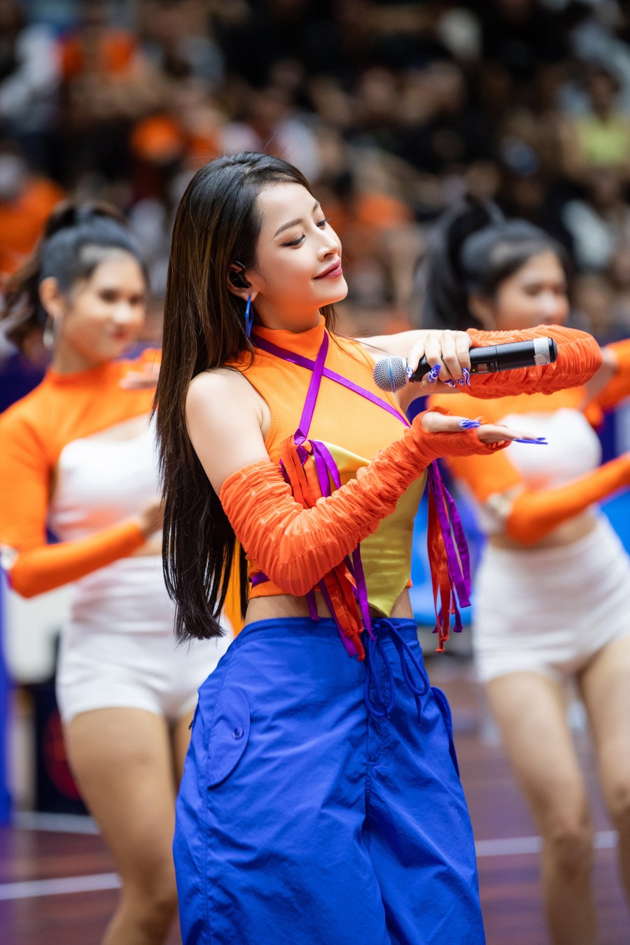 Chi Pu biểu diễn tại Chung kết giải bóng rổ vô địch Hà Nội. Ảnh: NSCC