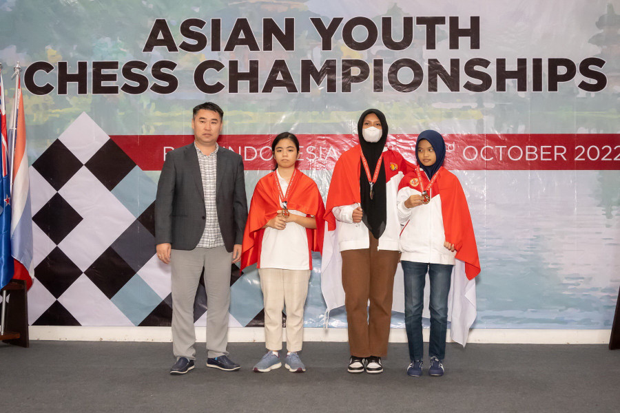 Nguyễn Hồng Nhung (thứ 2 từ trái sang) thi đấu xuất sắc ở giải trẻ châu Á. Ảnh: LÂM MINH CHÂU Nguyễn Hồng Nhung (thứ 2 từ trái sang) thi đấu xuất sắc ở giải trẻ châu Á. Ảnh: LÂM MINH CHÂU