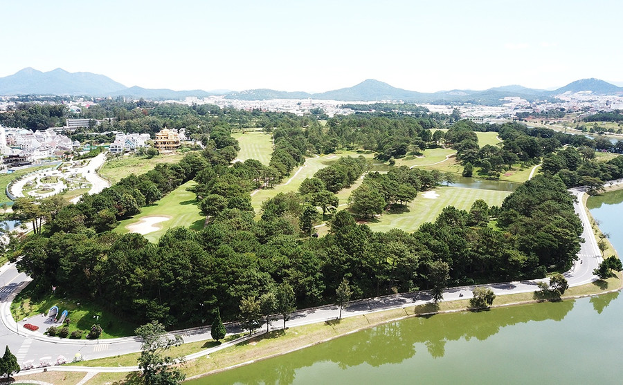 Sân golf Đồi Cù Đà Lạt. Ảnh: Gia Bình Sân golf Đồi Cù Đà Lạt. Ảnh: Gia Bình