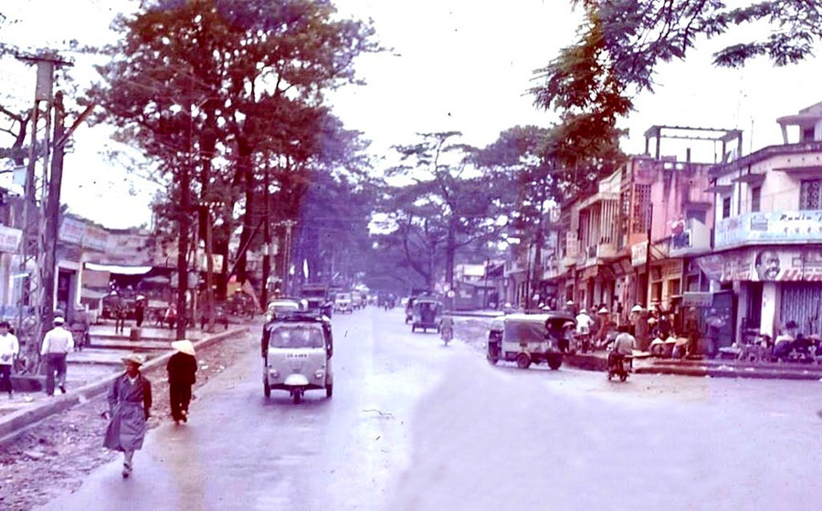 Những chiếc xe lam là một phần ký ức của người dân Phố núi (ảnh tư liệu do ông Nguyễn Quang Hiền sưu tầm). Những chiếc xe lam là một phần ký ức của người dân Phố núi (ảnh tư liệu do ông Nguyễn Quang Hiền sưu tầm).