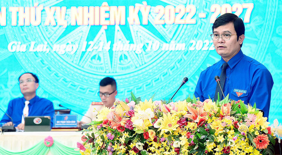 Đồng chí Bùi Quang Huy-Ủy viên dự khuyết Ban Chấp hành Trung ương Đảng, Bí thư thứ nhất Ban Chấp hành Trung ương Đoàn phát biểu chỉ đạo tại Đại hội. Ảnh: Đức Thụy