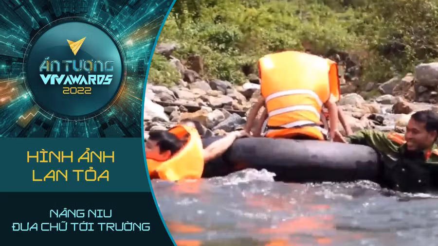 Nâng niu đưa chữ tới trường là câu chuyện về sự tận tụy với nhân dân của các chiến sĩ công an xã Ba Lế, Ba Tơ, Quảng Ngãi.