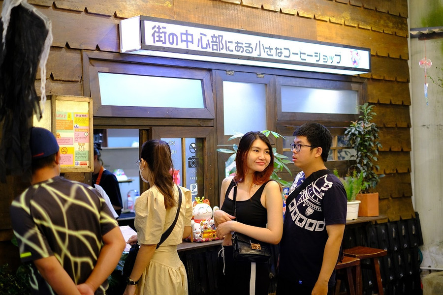 ... Và thu hút các bạn trẻ đến vui chơi. Ảnh: Tấn Đạt 