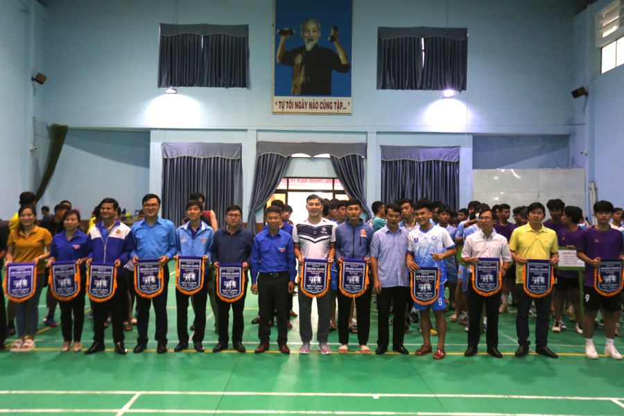 18 đội bóng tranh tài ở giải đấu năm nay Ảnh Văn Ngọc