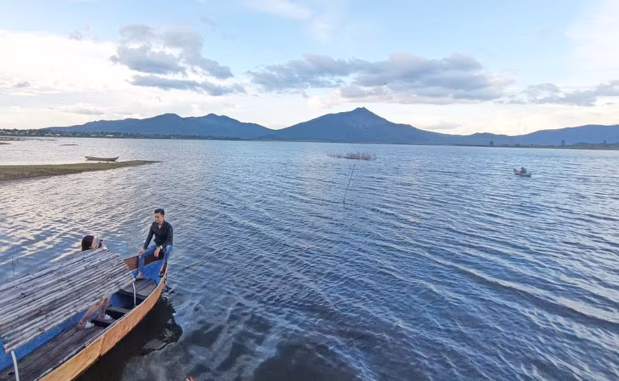 Xã Tân Sơn có cảnh sắc thiên nhiên hữu tình, thơ mộng. Ảnh: R’Ô HOK Xã Tân Sơn có cảnh sắc thiên nhiên hữu tình, thơ mộng. Ảnh: R'Ô HOK