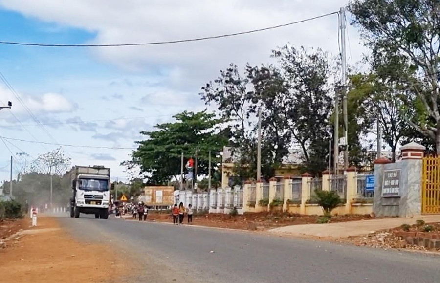 Tỉnh lộ 666-đoạn qua xã Kon Chiêng (huyện Mang Yang) hoàn thành giúp kết nối thuận lợi với trung tâm huyện cũng như các địa phương khác. Ảnh: Minh Nguyễn