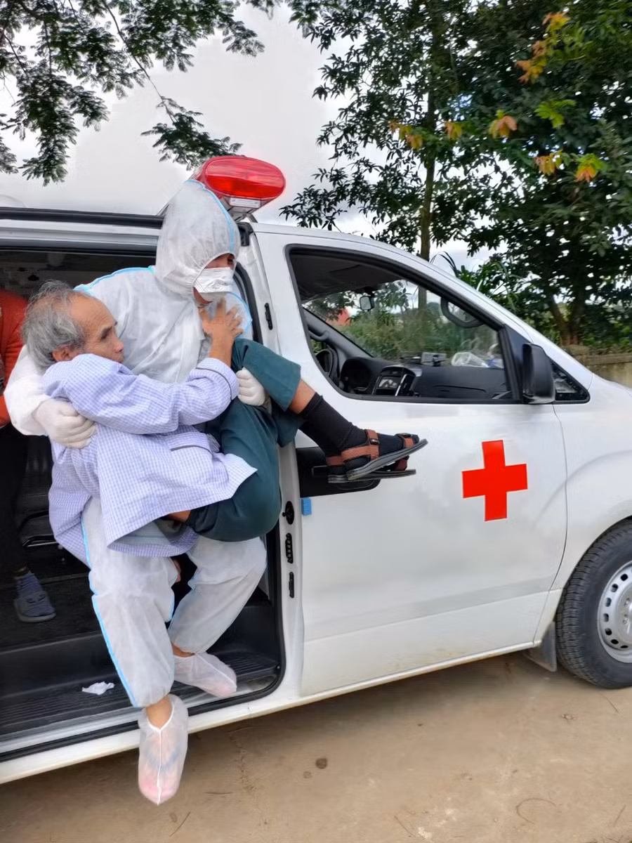 Nhân viên y tế Lâm Đồng nỗ lực phòng chống dịch Covid-19. Ảnh: L.V