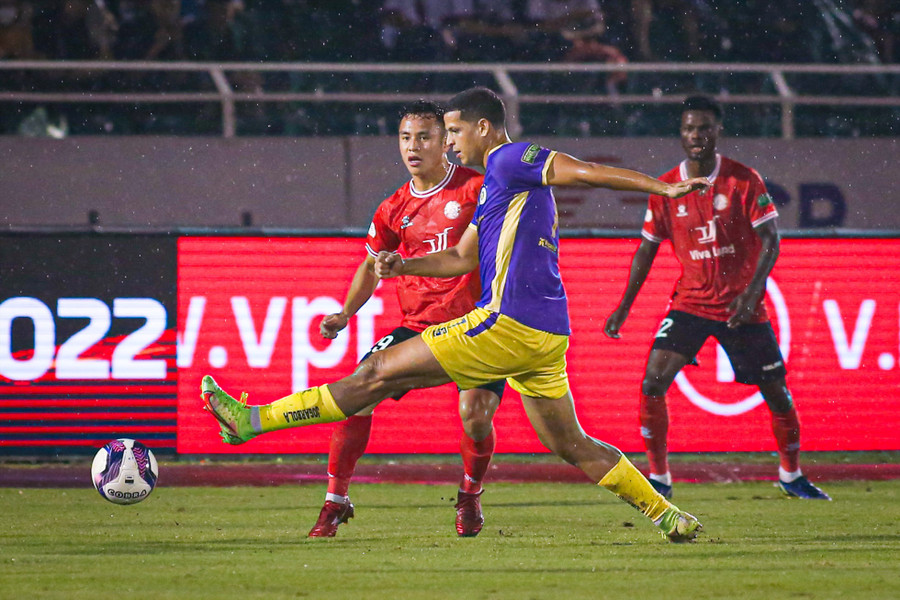 TPHCM không thể ghi bàn danh dự vào lưới Hà Nội FC. Ảnh: Thanh Vũ