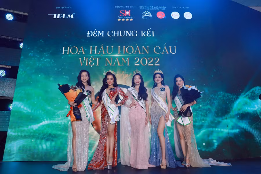 5 người đẹp nhất cuộc thi. Ảnh: BTC