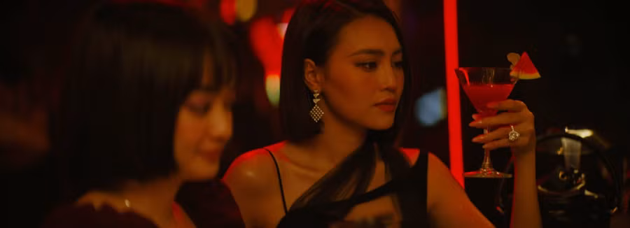 Nhân vật Ms. Q của Lan Ngọc bị vùi dập tơi tả trong phim mới. Ảnh: ĐPCC