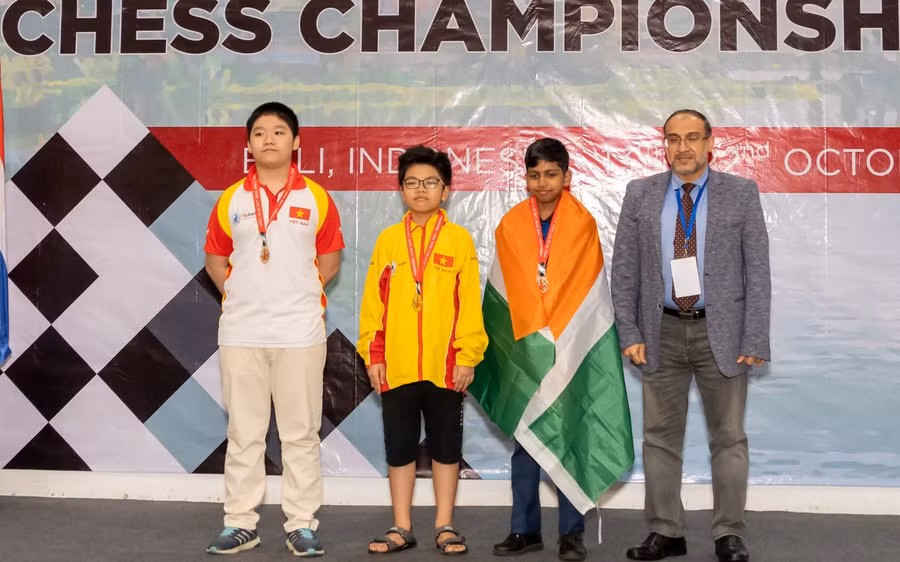 Phạm Trần Gia Phúc đoạt HCV cờ nhanh lẫn cờ tiêu chuẩn U.14 nam. Ảnh: LÂM MINH CHÂU