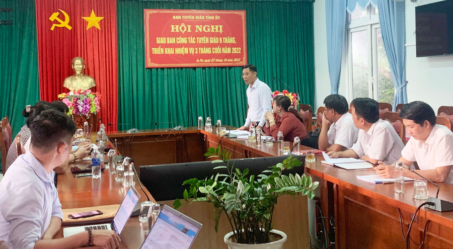 Quang cảnh buổi làm việc của đoàn với lãnh đạo huyện Ia Pa. Ảnh: Vũ Chi