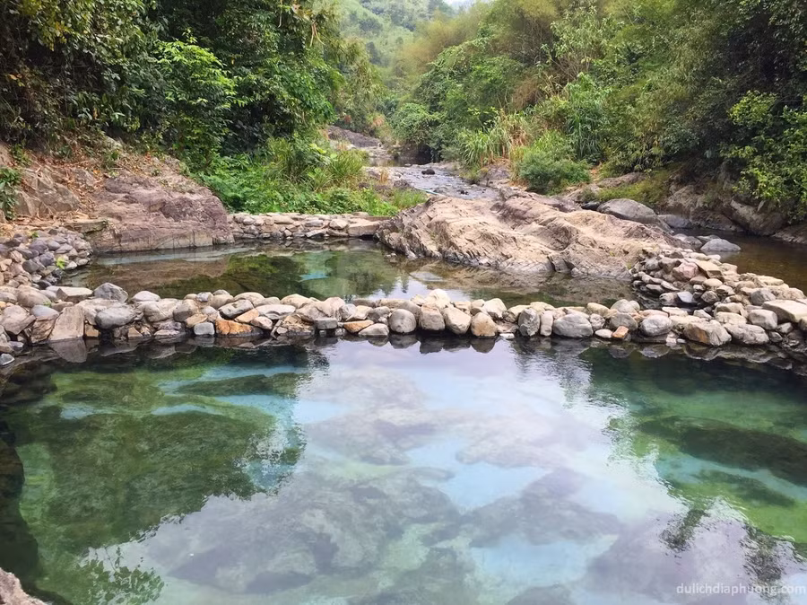 Suối nước nóng bản Mòng. Ảnh: Du lịch Sơn La