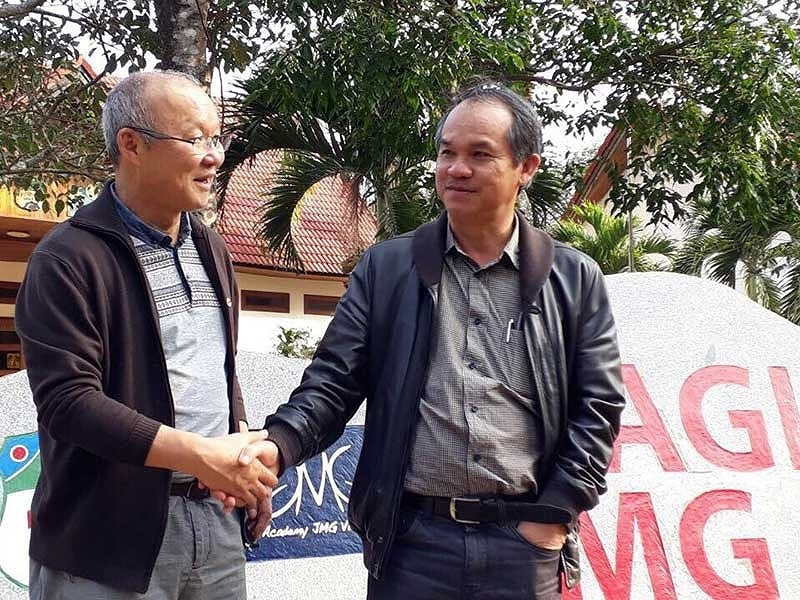 Bầu Đức và HLV Park Hang-seo. Ảnh: Minh Trần