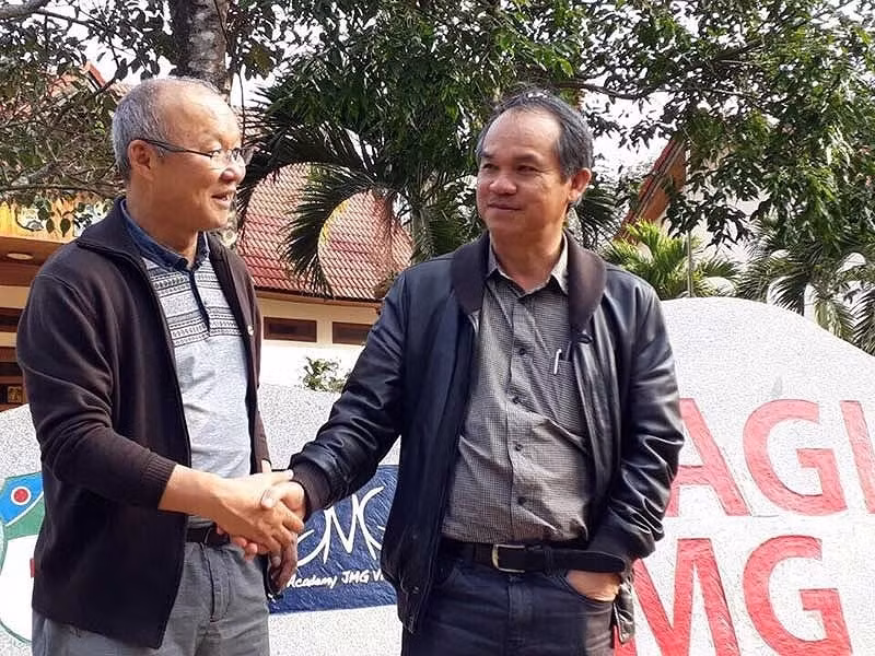 Bầu Đức và HLV Park Hang-seo. Ảnh: Minh Trần