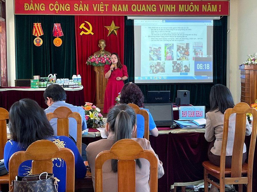 Thí sinh trình bày ý tưởng khởi nghiệp trước hội đồng giám khảo. Ảnh: Minh Châu Thí sinh trình bày ý tưởng khởi nghiệp trước hội đồng giám khảo. Ảnh Minh Châu