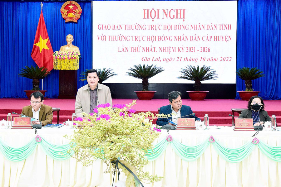 Các ông, bà Thường trực HĐND tỉnh chủ trì hội nghị. Ảnh: Đức Thụy