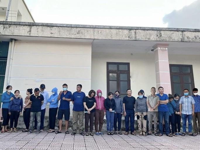 Các đối tượng tại Công an huyện Thạch Hà (Ảnh Công an Hà Tĩnh). Các đối tượng tại Công an huyện Thạch Hà (Ảnh Công an Hà Tĩnh).
