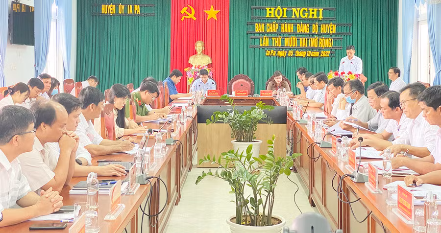  Quang cảnh hội nghị Ban Chấp hành Đảng bộ huyện Ia Pa lần thứ 12 (mở rộng). Ảnh: Mai Linh