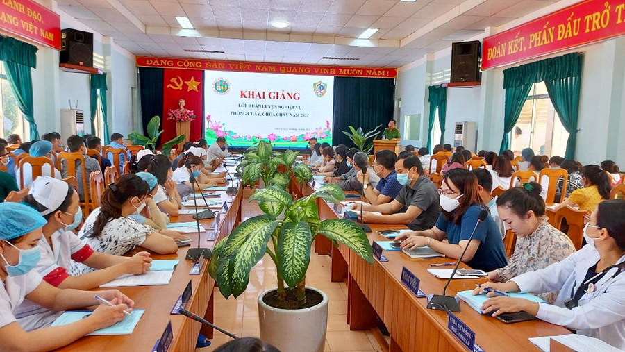 Khai giảng lớp huấn luyện PCCC tại Bệnh viện Đa khoa tỉnh sáng 5-10. Ảnh: Như Nguyện Quang cảnh lớp huấn luyện PCCC tại Bệnh viện Đa khoa tỉnh. Ảnh: Như Nguyện