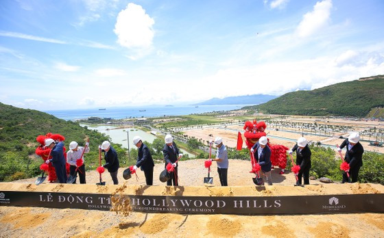 Động thổ phân khu biệt thự Hollywood Hills Động thổ phân khu biệt thự Hollywood Hills