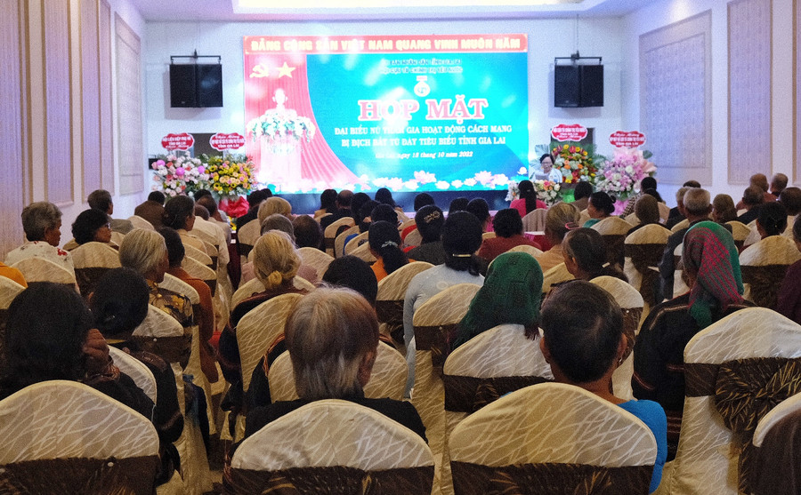 Quang cảnh buổi họp mặt. Ảnh Hoàng Ngọc