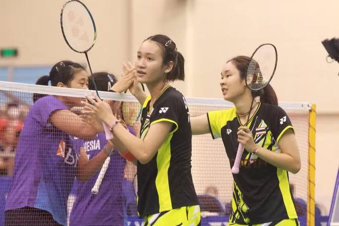  Benyapa Aimsaard/Nuntakarn Aimsaard (Thái Lan, phải) vô địch đôi nữ