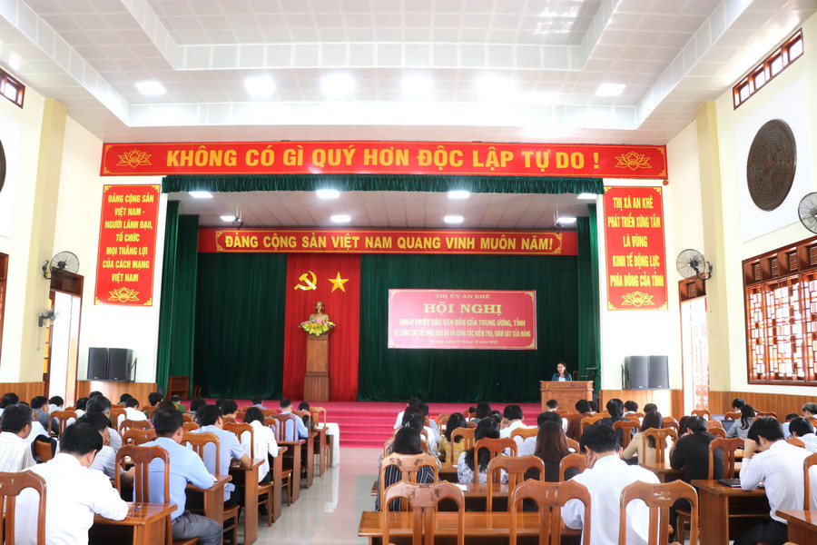 Thị ủy An Khê kịp thời quán triệt các văn bản của Trung ương, của tỉnh. Ảnh: Ngọc Minh