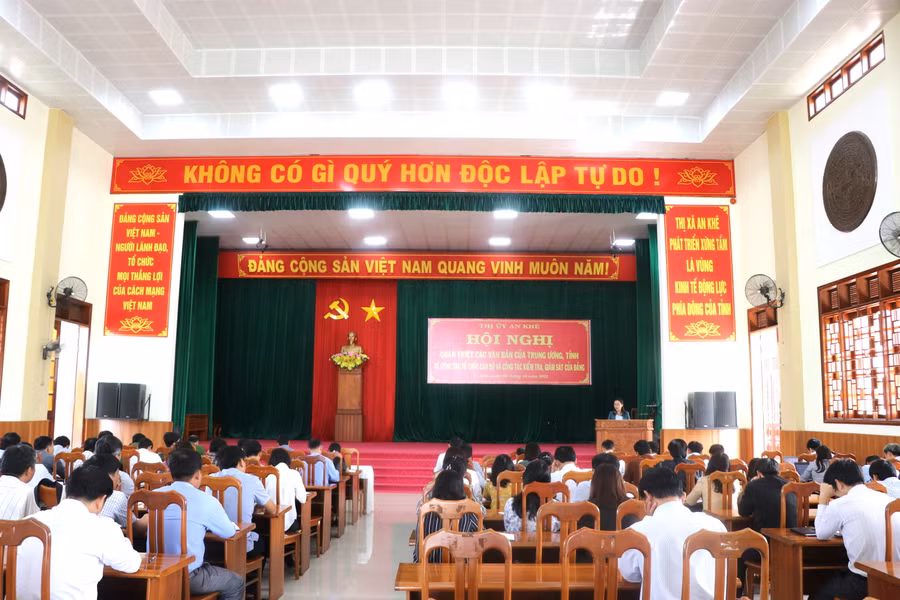 Thị ủy An Khê kịp thời quán triệt các văn bản của Trung ương, của tỉnh. Ảnh: Ngọc Minh