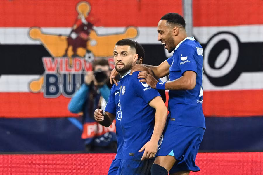 Kovacic mở tỷ số trước cho Chelsea. Ảnh: AFP