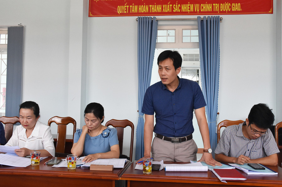 Đại diện Sở Tài nguyên và Môi trường tham gia ý kiến tại buổi làm việc. Ảnh: Hà Phương