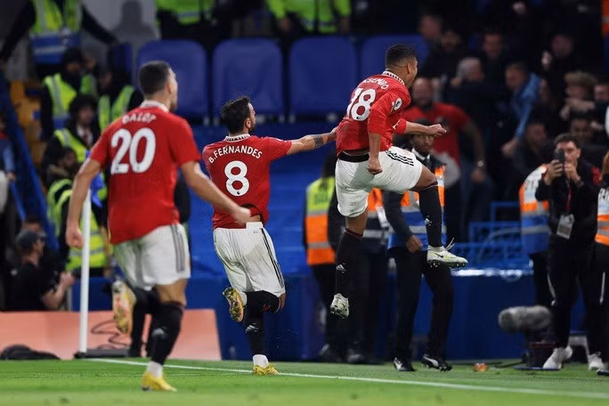 Casemiro gỡ hòa cho Man United phút 90+4