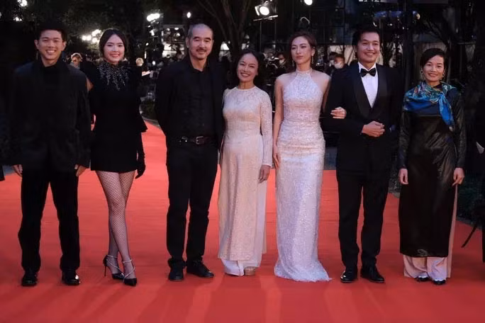 Dàn ê-kíp thực hiện bộ phim.