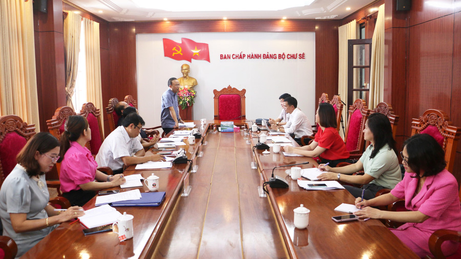 Quang cảnh làm việc với lãnh đạo huyện Chư Sê. Ảnh: Quang Tấn