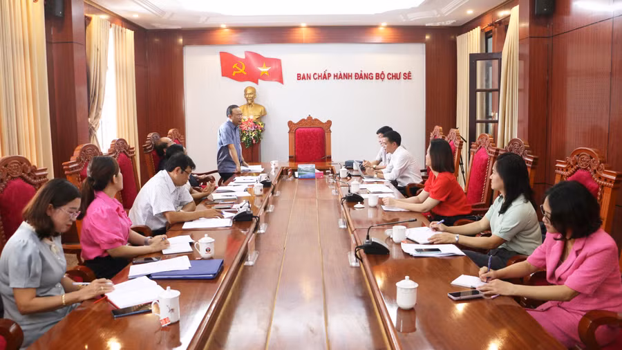 Quang cảnh làm việc với lãnh đạo huyện Chư Sê. Ảnh: Quang Tấn