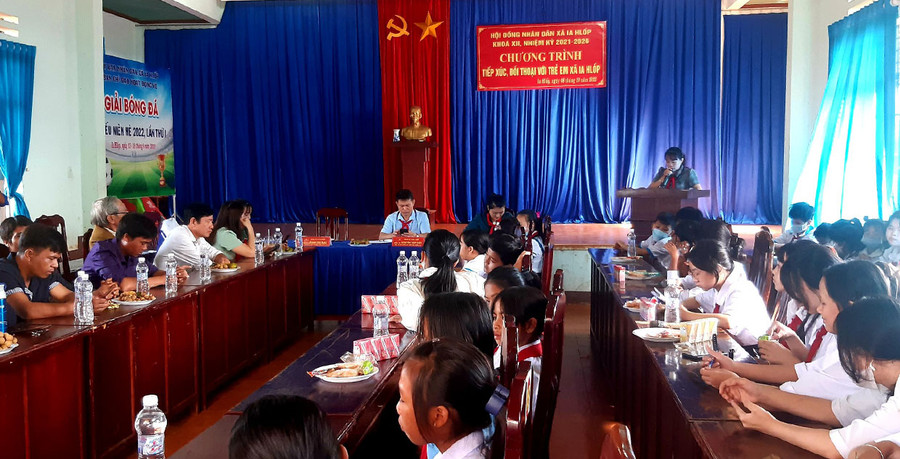  Quang cảnh chương trình tiếp xúc, đối thoại giữa HĐND xã với trẻ em xã Ia Hlốp năm 2022. Ảnh: Anh Quân