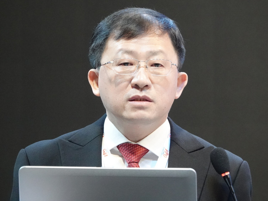 TS.BSCK 2 Phù Chí Dũng, Giám đốc Bệnh viện Truyền máu - Huyết học, phát biểu tại hội nghị. Ảnh: Hoàng Trọng